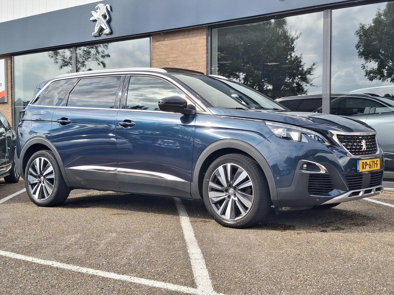 Peugeot 5008 - 1.2 PT 130pk S&S GT-Line 7P Navigatie | TREKHAAK | Apple Carplay & Android Auto | Panorami - AutoWereld.nl