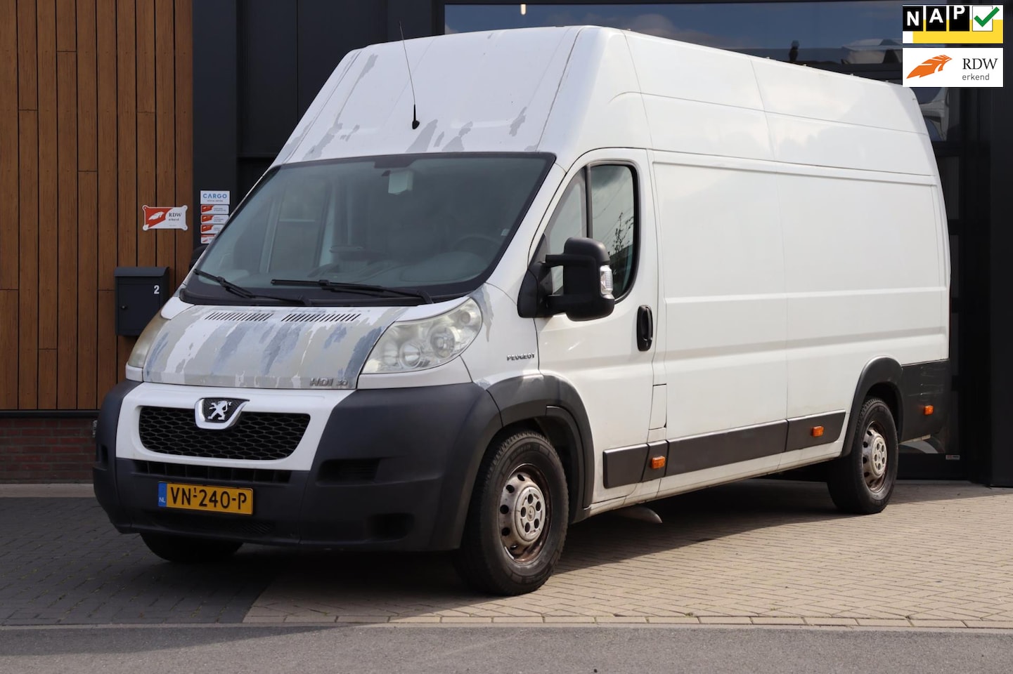 Peugeot Boxer - 435 3.0 HDI L4H3 | Airco | Cruise control| 156pk | 3 persoons | parkeer camera - AutoWereld.nl