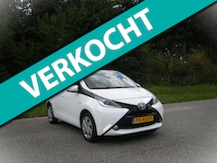 Toyota Aygo - 1.0 VVT-i x-play . 5 Drs . AUTOMAAT . Airco . Achteruitrij camera . enz
