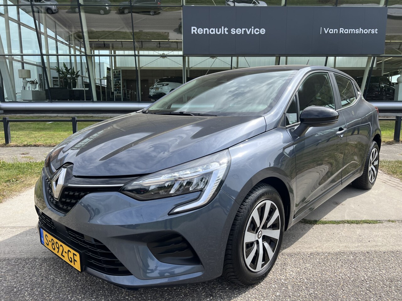 Renault Clio - 1.0 TCe 90 Equilibre / Airco / Parkeersensor Achter / Applecarplay - Androidauto / 6 Bak / - AutoWereld.nl