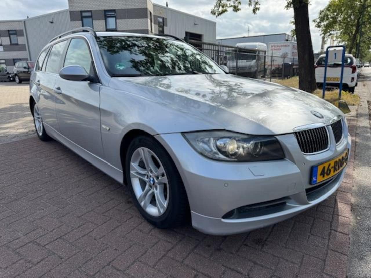 BMW 3-serie Touring - 325i Executive Airco/ECC,Navigatie,Leder - AutoWereld.nl