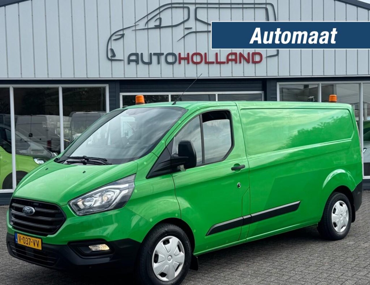 Ford Transit Custom - 2.0 TDCI 96KW 131PK L2H1 AUTOMAAT EURO 6 AIRCO/ CRUISE CONTROL/ NAVIGATIE/ 100% DEALERONDE - AutoWereld.nl