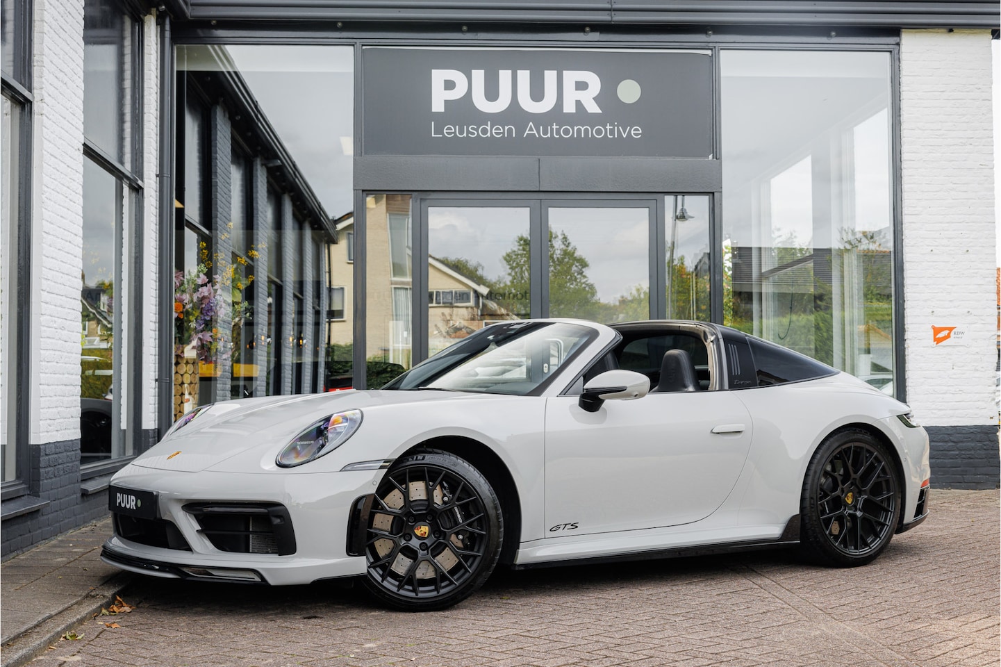 Porsche 911 Targa - 4 GTS TECHART Sport Design - 4-wiel besturing - Kreide - AutoWereld.nl