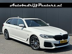 BMW 5-serie Touring - 530e xDrive M Sport 1e eig. P-dak LED Live Cockpit Sfeerlicht