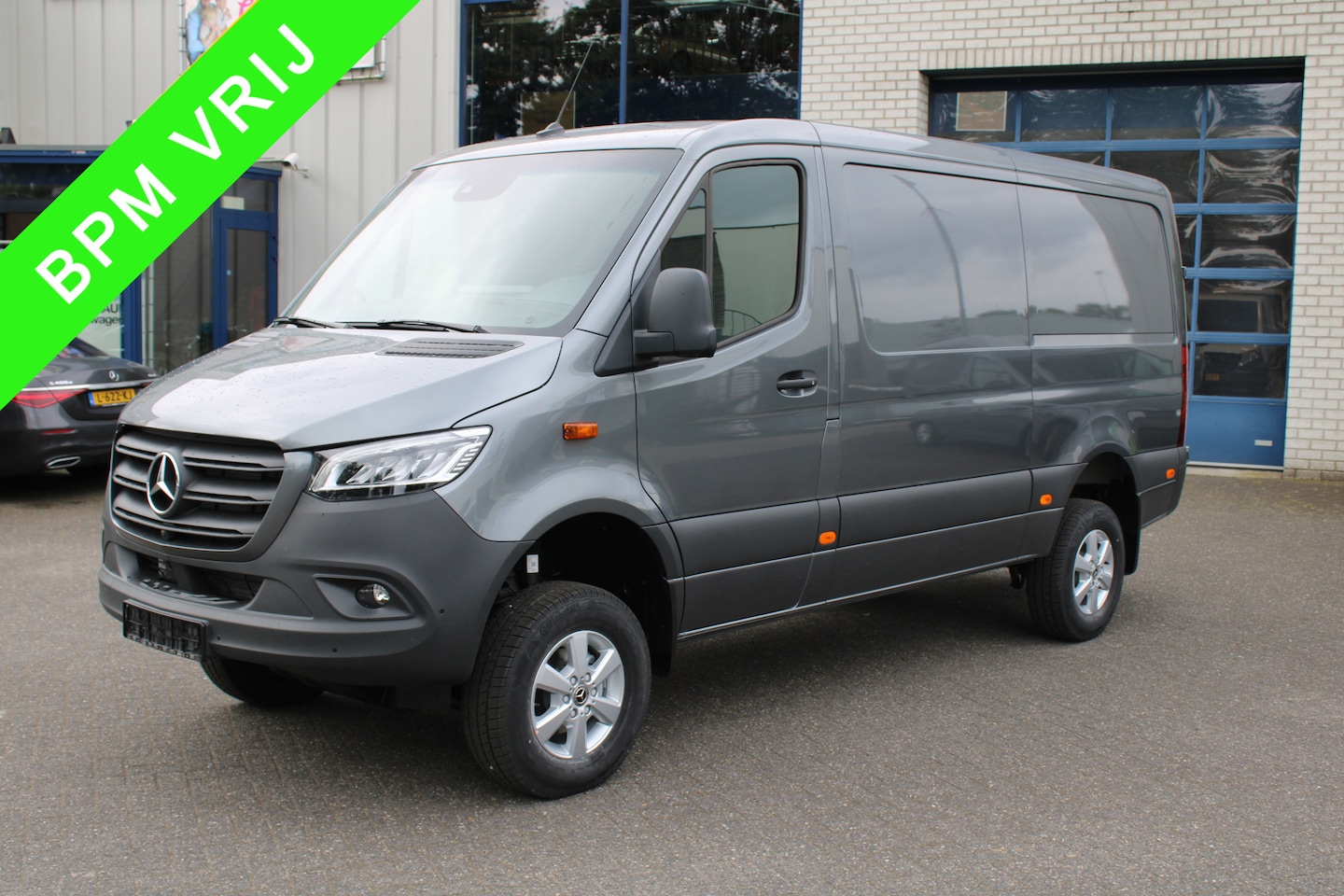 Mercedes-Benz Sprinter - 319 CDI 4x4 AWD L2H1 4x4, MBUX 10.25 met 360 graden camera, LED verlichting - AutoWereld.nl