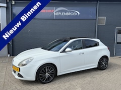 Alfa Romeo Giulietta - 1.4 T Distinctive 170pk | Pano | Leder | ECC | 11-2011 242.821 KM