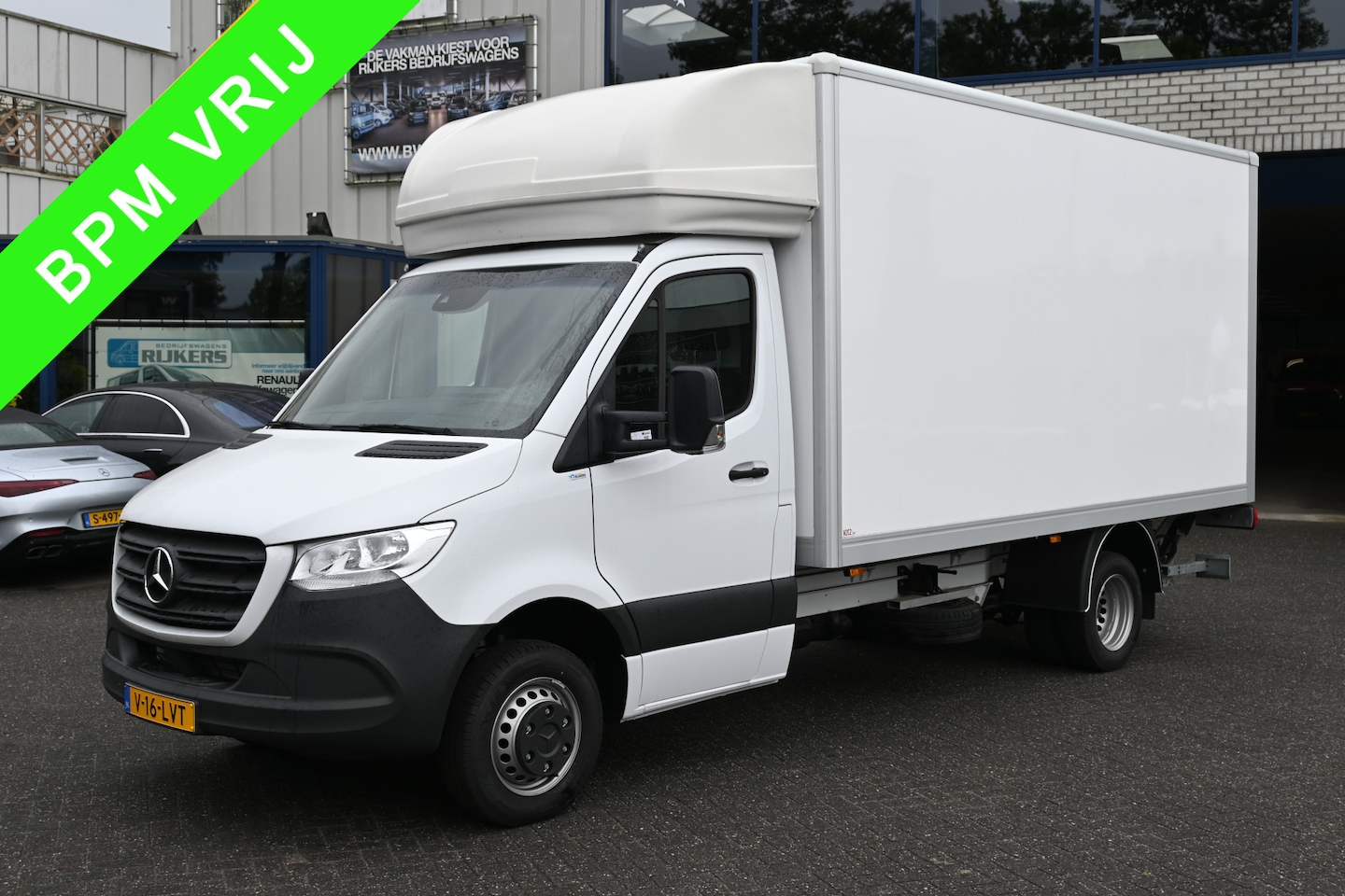 Mercedes-Benz Sprinter - 515 CDI L3 Bakwagen met Dhollandia klep MBUX, Spiegelbak Meubelbak met laadklep en zijdeur - AutoWereld.nl