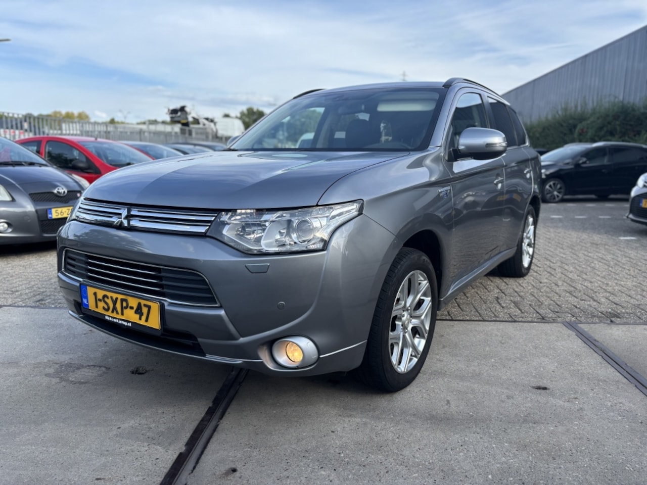 Mitsubishi Outlander - 2.0 PHEV Instyle 4WD - AutoWereld.nl