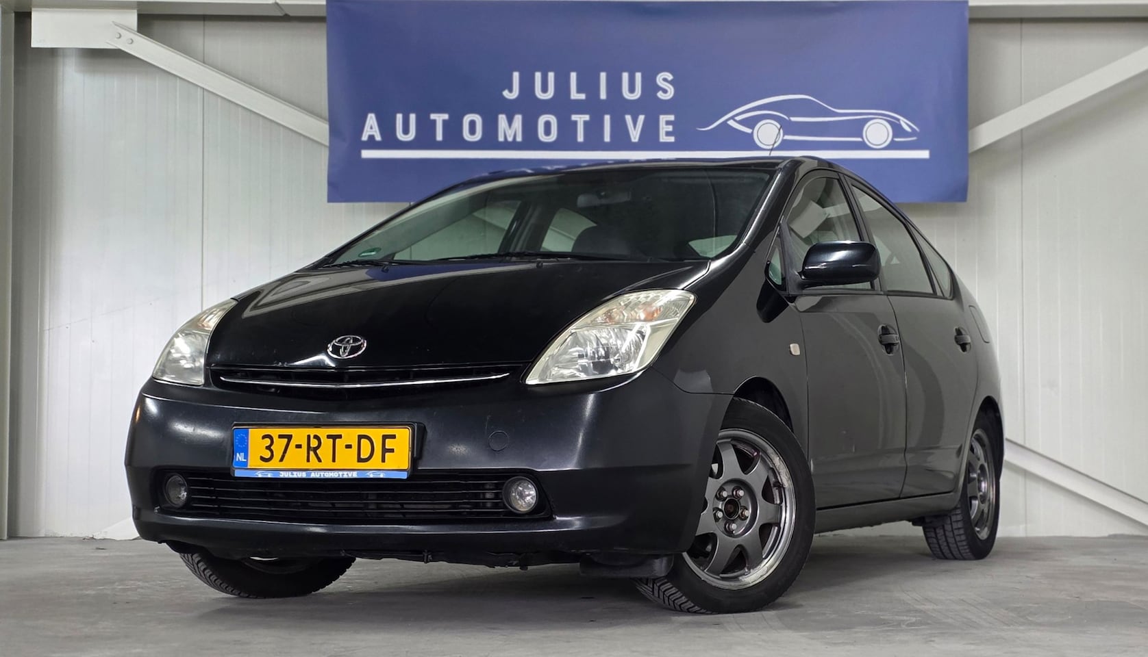 Toyota Prius - 1.5 VVT-i Keyless JBL Navigatie Nieuwe APK! - AutoWereld.nl