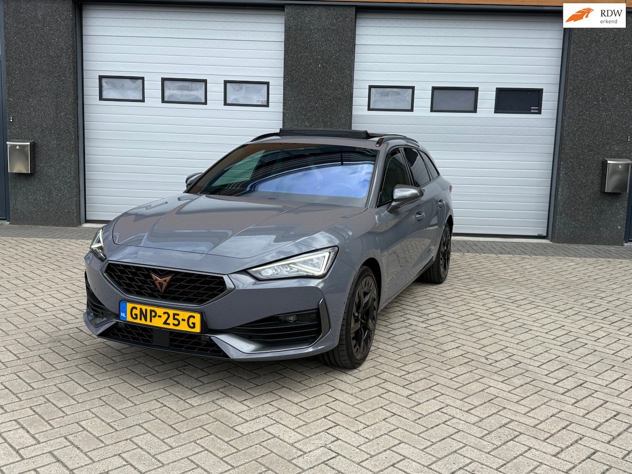 CUPRA Leon Sportstourer - 1.4 e-Hybrid VZ Copper Edition PANO/NAVI/LED/VIRTUAL - AutoWereld.nl