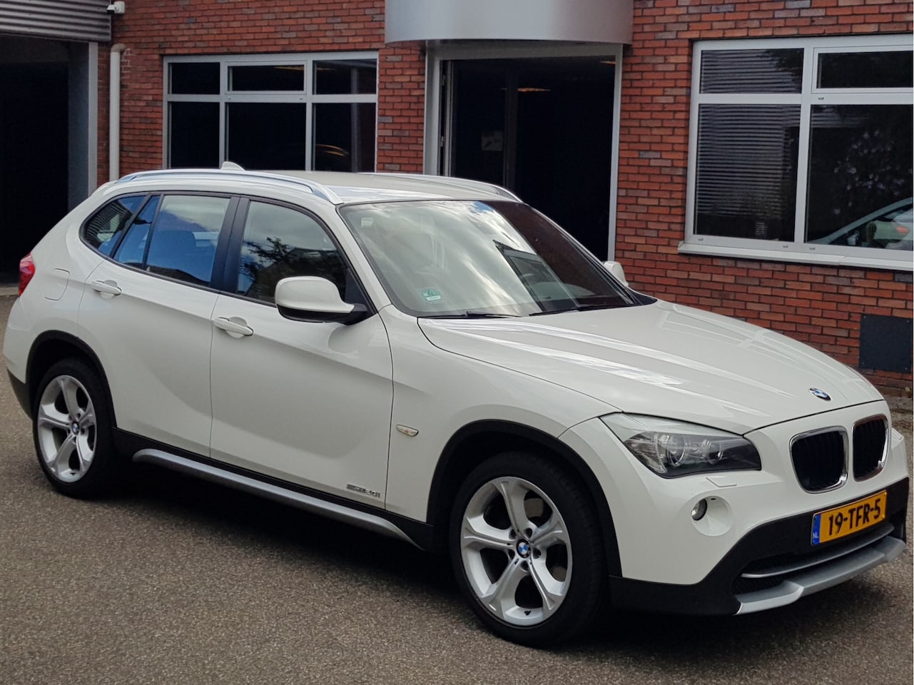 BMW X1 - 20i Aut8 Navi Leder Xenon Ecc 18"Vlg - AutoWereld.nl
