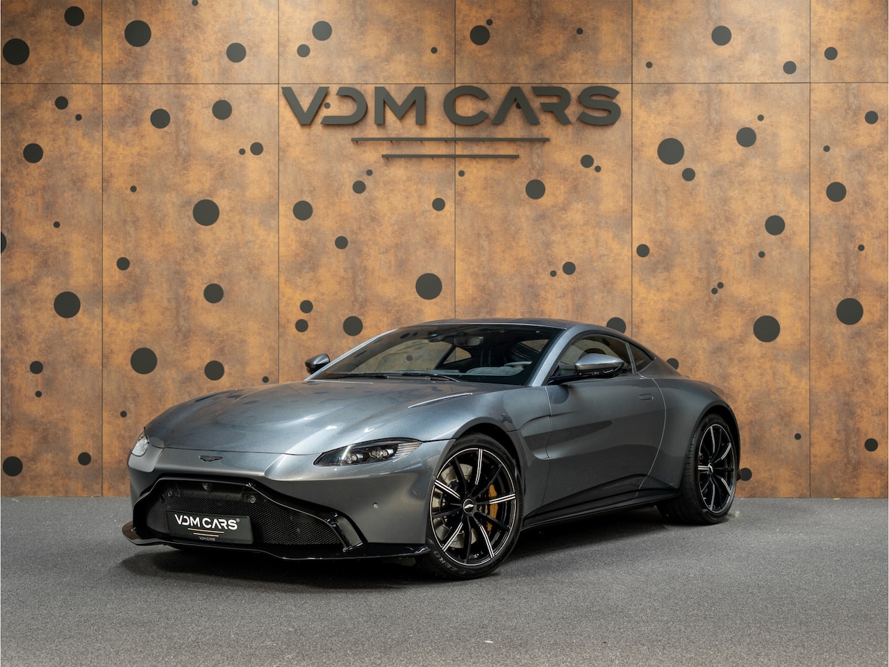 Aston Martin V8 Vantage - 4.0 | Carplay | Keyless | Comfort Pack | Sports Plus Pack | - AutoWereld.nl