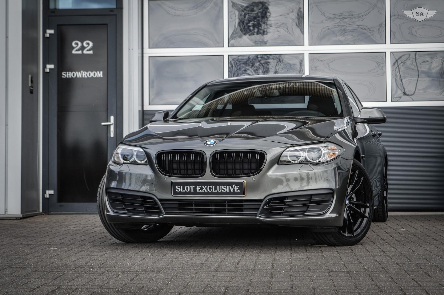 BMW 5-serie - 520i Business|Facelift|PDC|19inch|*NL-AUTO*|Cruise - AutoWereld.nl