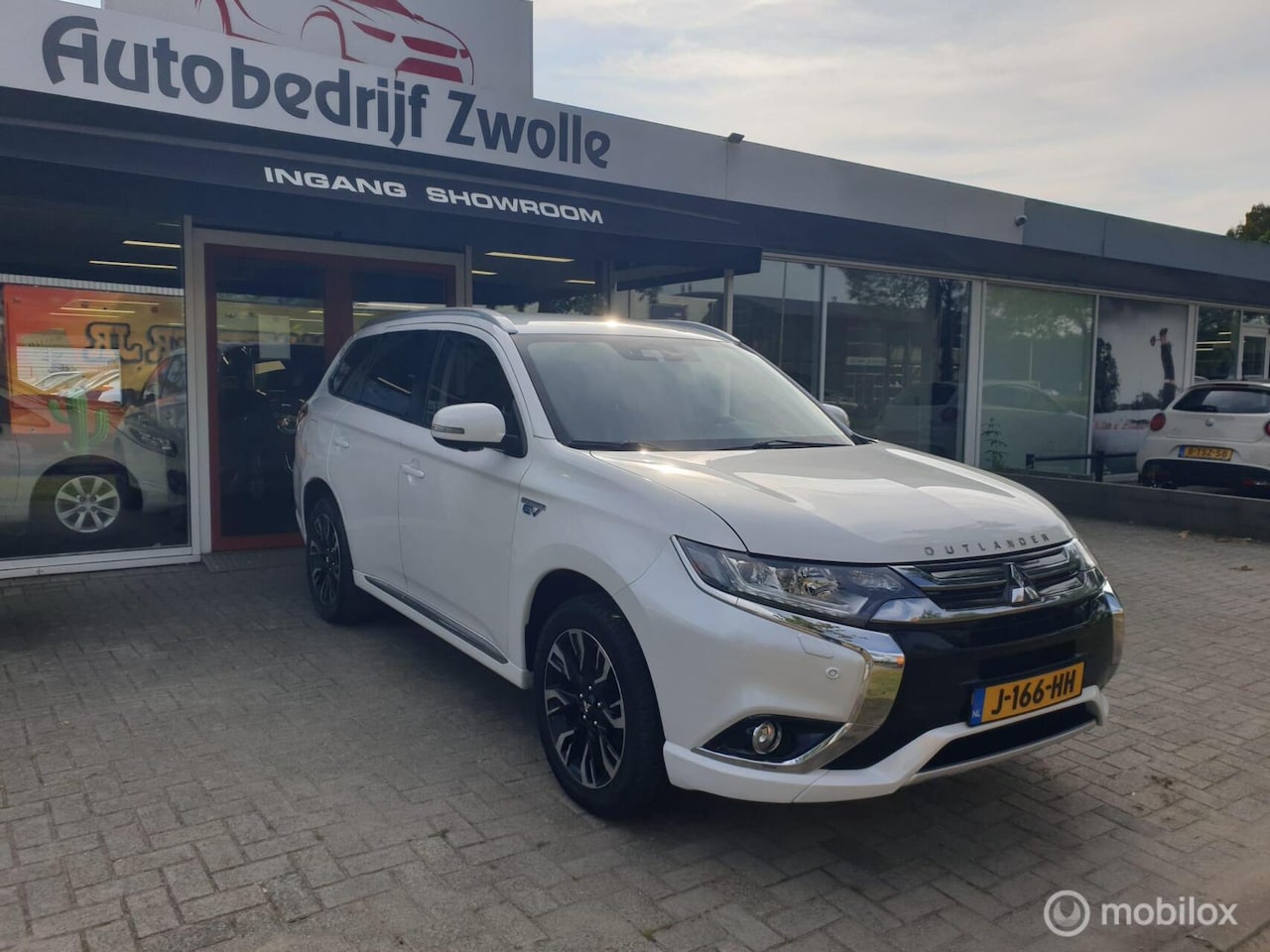 Mitsubishi Outlander - 2.0 PHEV|2017|4WD|AIRCO|NAVI|CRUISE - AutoWereld.nl