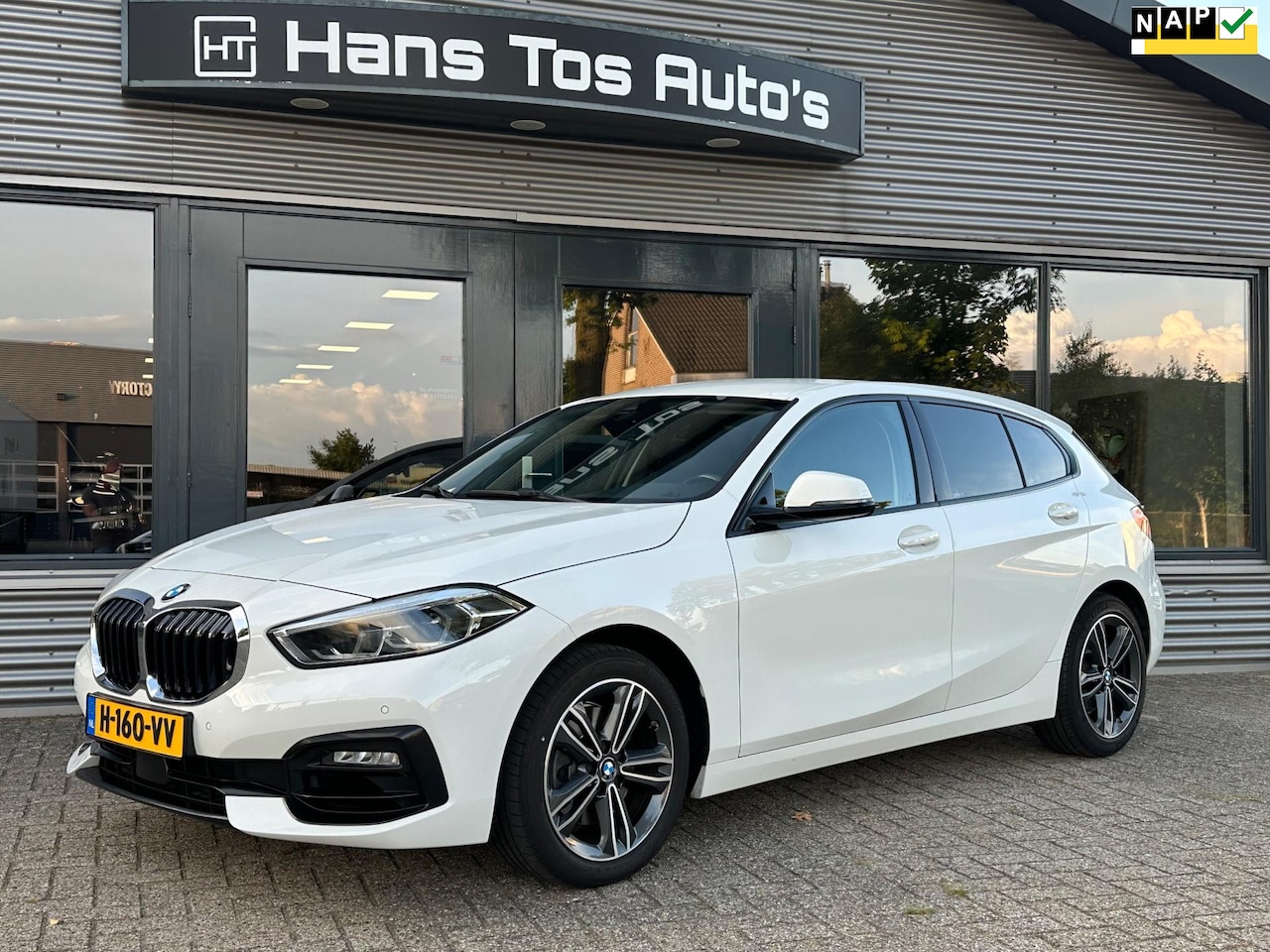 BMW 1-serie - 118i Sport Executive Edition LEER / CARPLAY / LED / NL-Auto - AutoWereld.nl