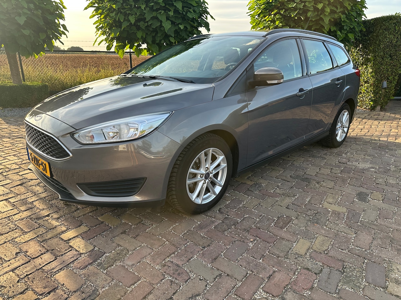 Ford Focus Wagon - 1.0 Trend Edition NAVI | CRUISE | AIRCO | PDC - AutoWereld.nl