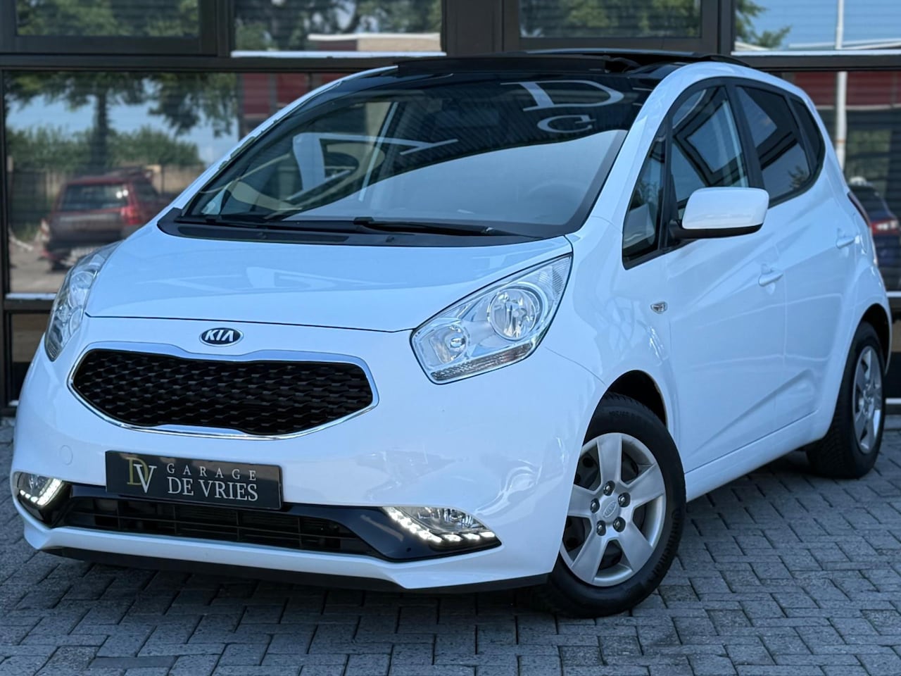 Kia Venga - 1.6 CVVT ExecutiveLine Automaat Panoramadak Camera Garantie - AutoWereld.nl