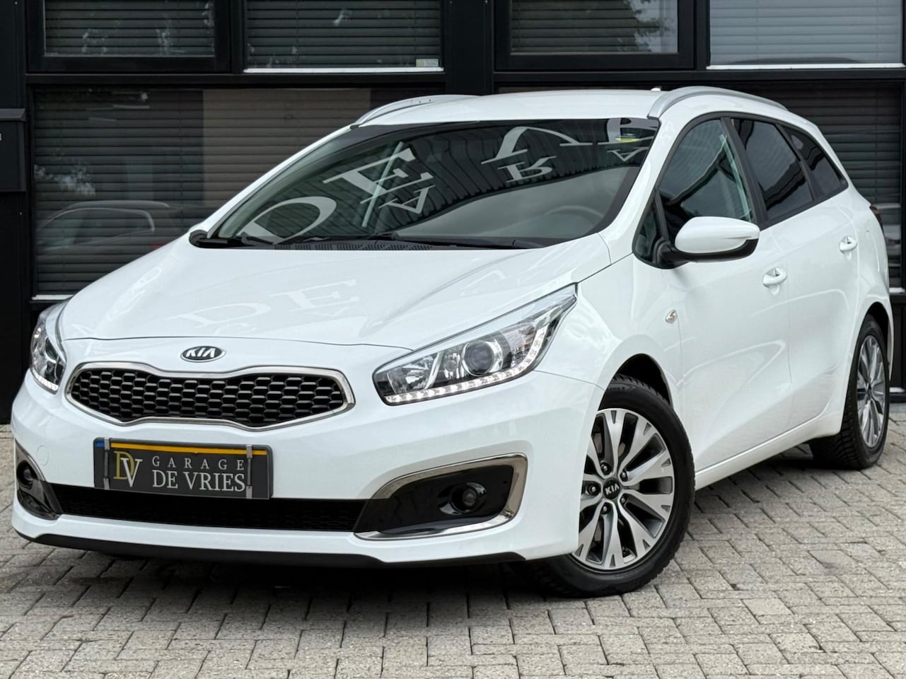 Kia Cee'd Sportswagon - 1.0 T-GDi Design Edition Trekhaak Navi Camera Orig NL NAP Garantie - AutoWereld.nl