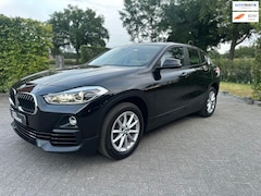 BMW X2 - SDrive18i High Executive | LED| Navi| Stoelverwarming