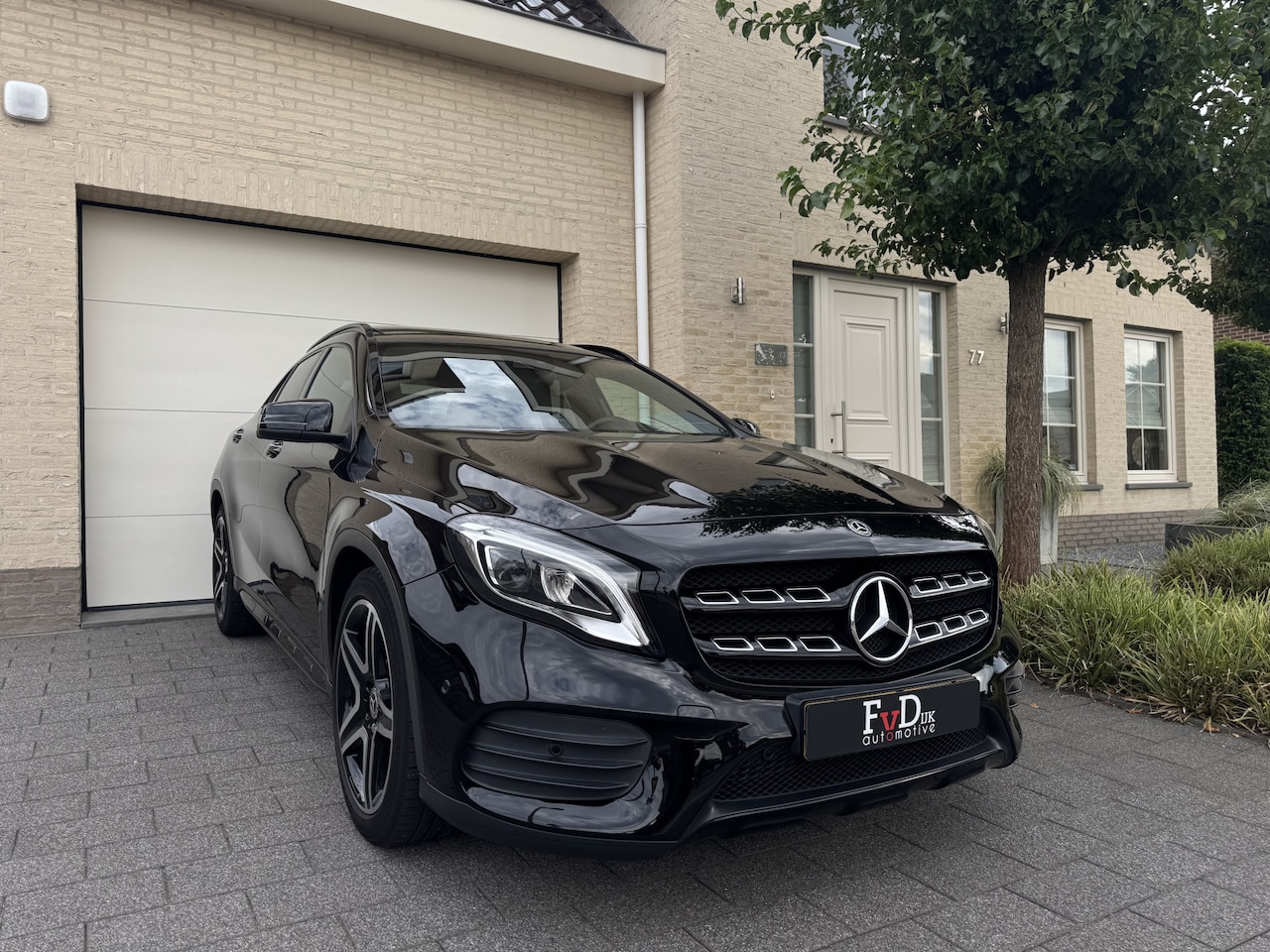 Mercedes-Benz GLA-Klasse - 180 AMG Aut Panoramadak SportLeder Nightpakket Navi Keyless Led Camera 19" Pdc - AutoWereld.nl
