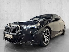 BMW 5-serie Touring - 520dA M-SPORT * LED, NAVi+, HuD, PANORAMA, 20-inch LMV, DRIV. ASS+ * 1e EIG - Ex AG - UNFA