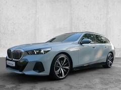 BMW 5-serie Touring - 520dA M-SPORT * LED, NAVi+, HuD, PANORAMA, 20-inch LMV, DRIV. ASS+ * 1e EIG - Ex AG - UNFA