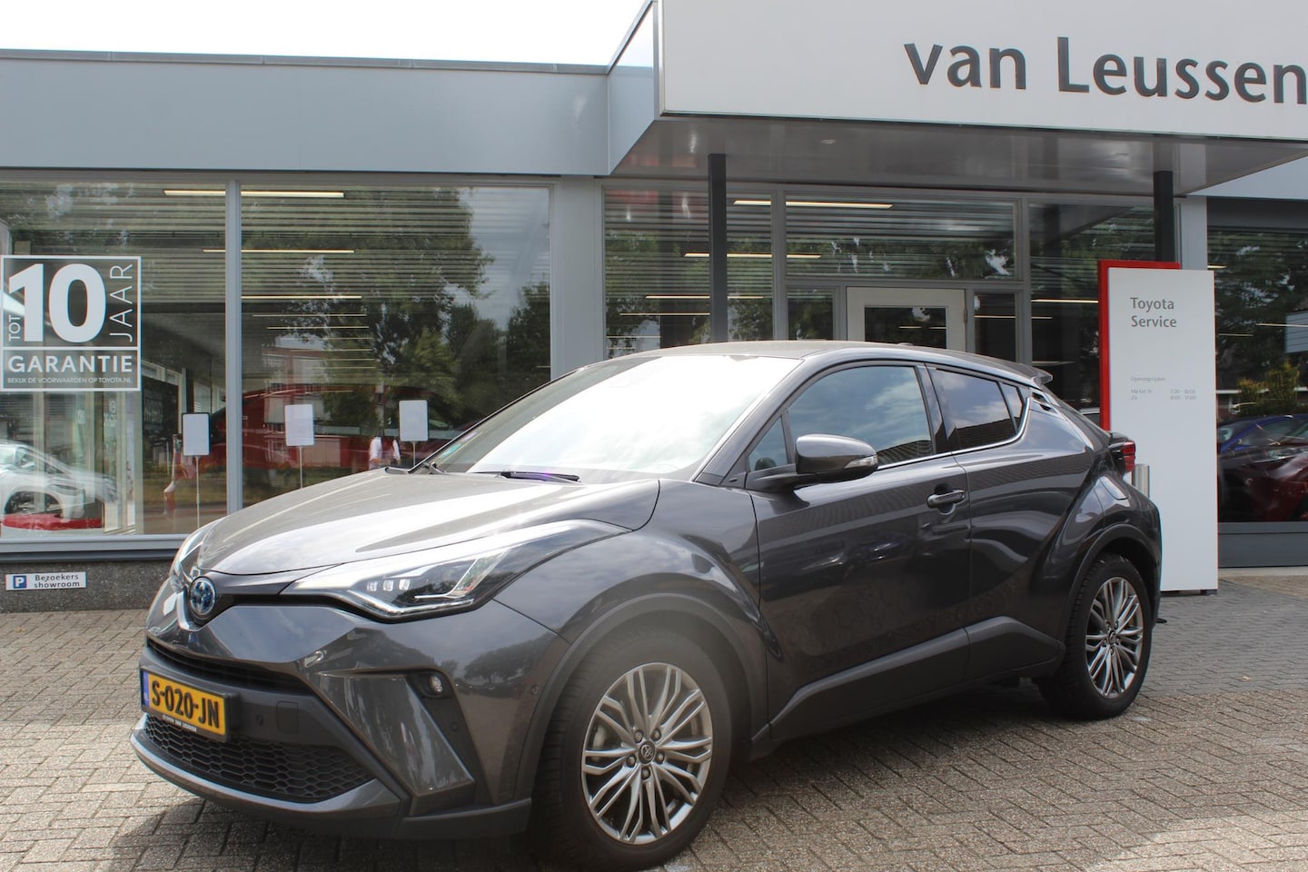 Toyota C-HR - 1.8 HYBRID EXECUTIVE AFN-TREKHAAK DODEHOEK STOEL & STUUR VERW. LED PARK.SENSOREN V+A - AutoWereld.nl
