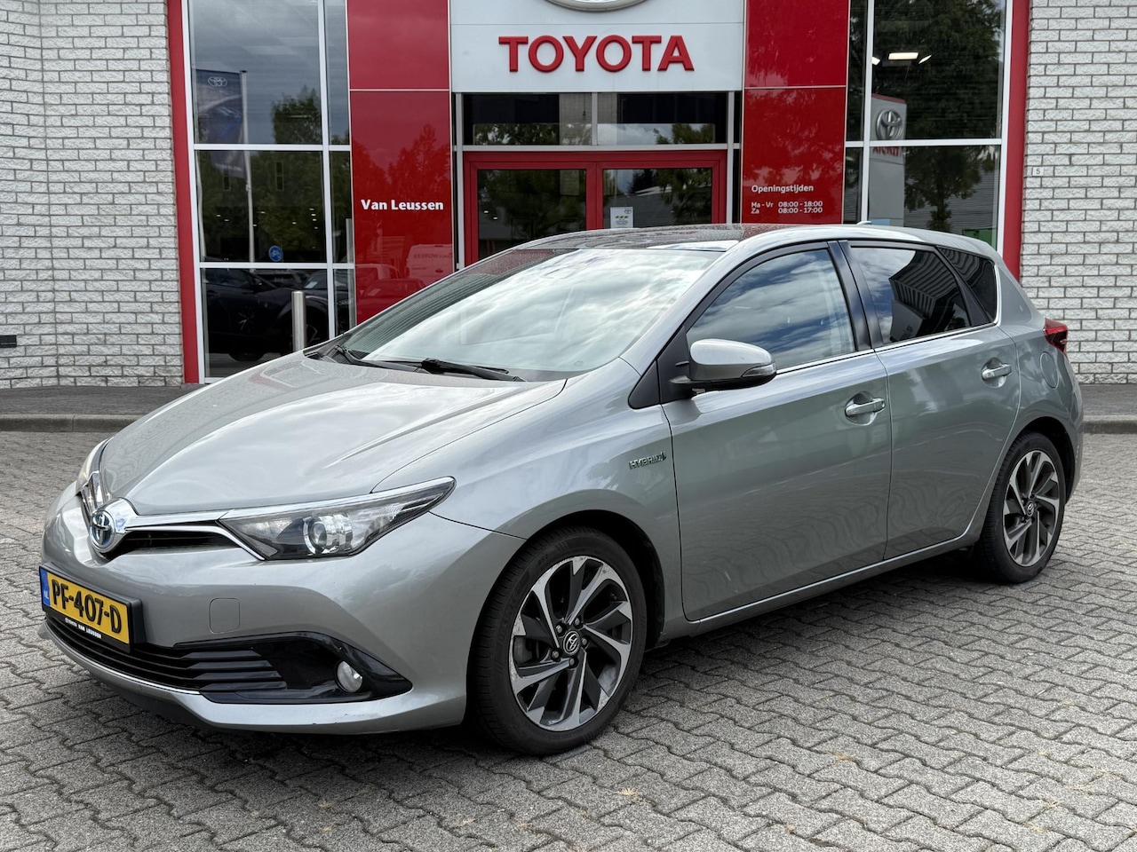 Toyota Auris - 1.8 HYBRID TREND PANODAK KEYLESS LM-VELGEN PARKCAMERA NAVI - AutoWereld.nl