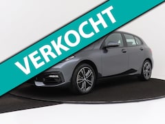 BMW 1-serie - 118i Executive Edition | Trekhaak | Org NL | Sportstoelen | Camera | Digital Cockpit |