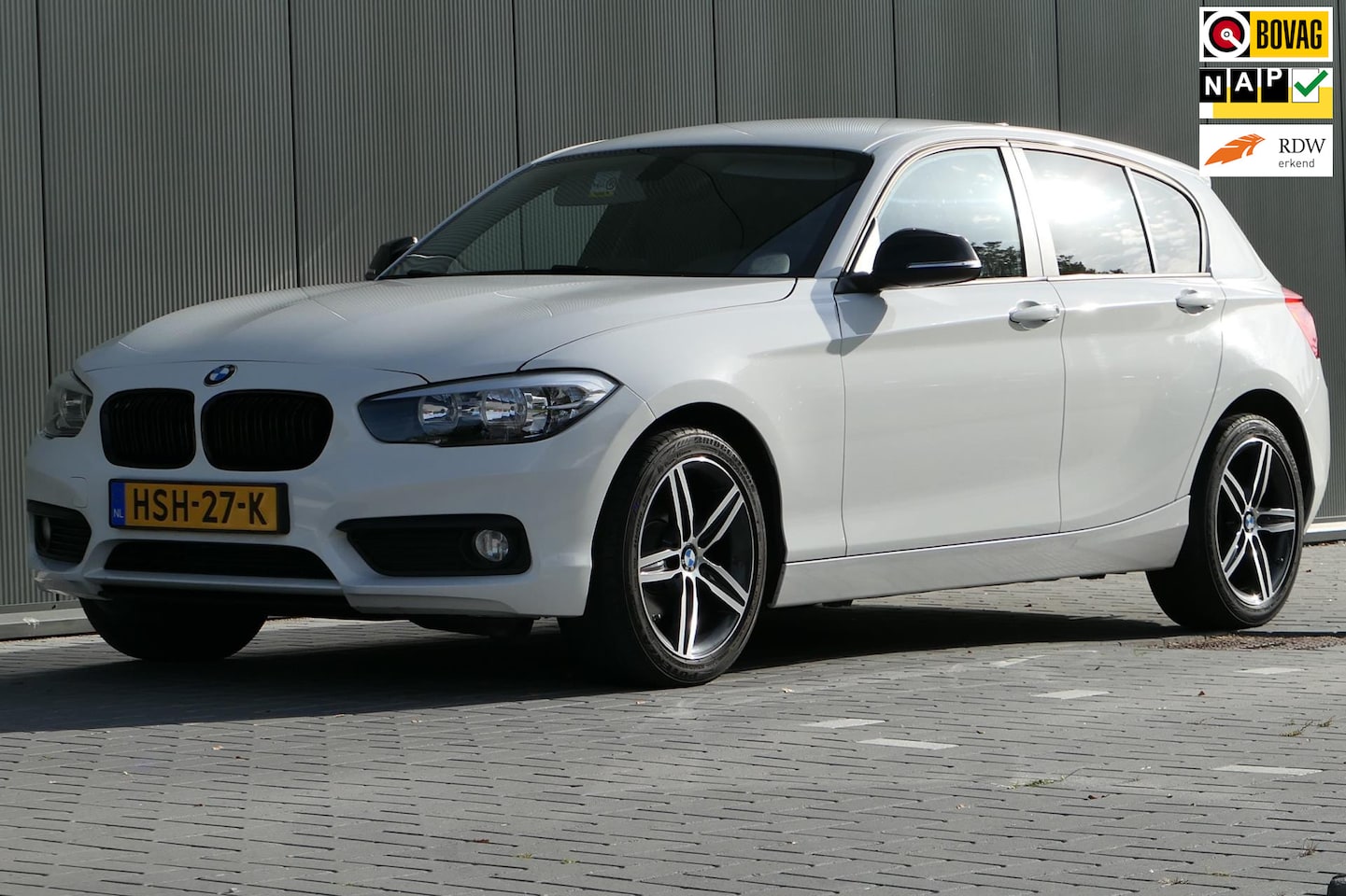 BMW 1-serie - 116i Facelift 5-deurs 17inch I-drive Stoelverwarming - AutoWereld.nl