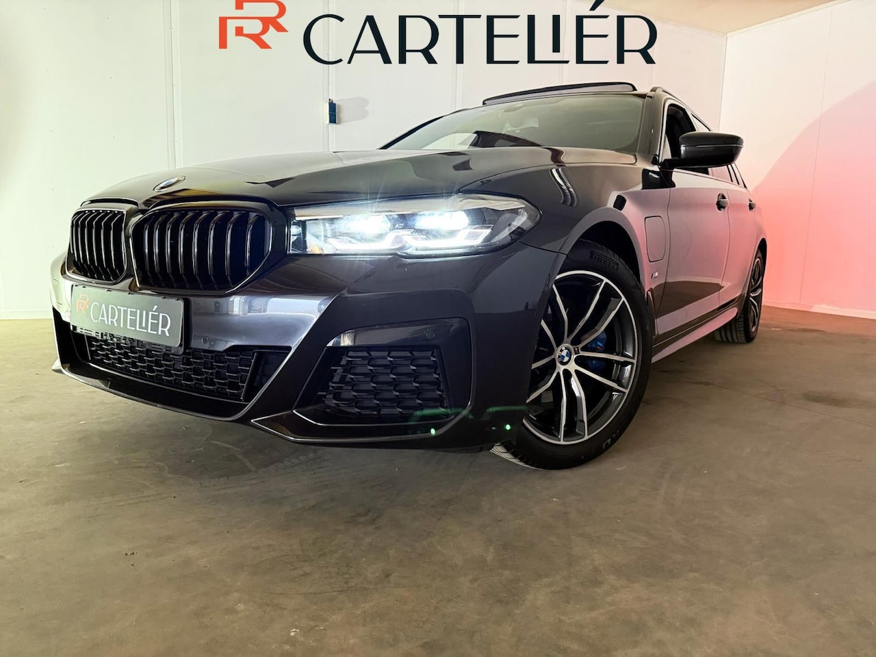 BMW 5-serie Touring - 530e Hybrid M Sport - Pano - Luchtvering - AutoWereld.nl