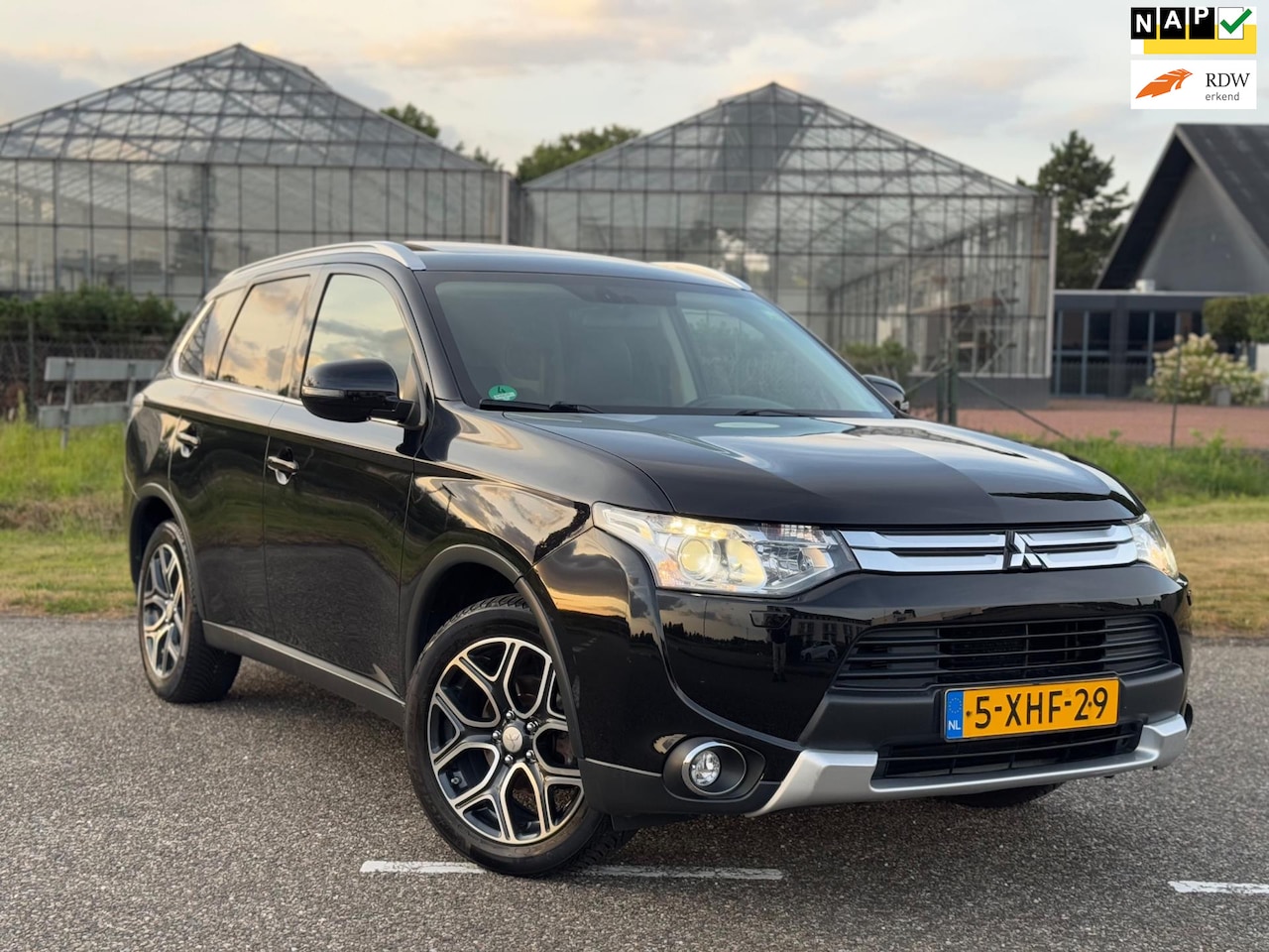 Mitsubishi Outlander - 2.0 Instyle 4WD Bi-Xenon | Leder | Navi | Cruise | Schuifdak | 2e Eig. - AutoWereld.nl