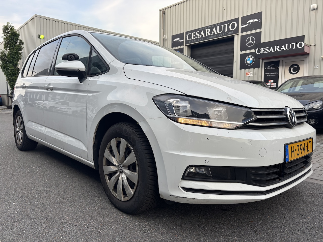 Volkswagen Touran - 2.0 TDI AUTOMAAT / HONDENWAGEN / DEALER ONDERHOUDEN - AutoWereld.nl