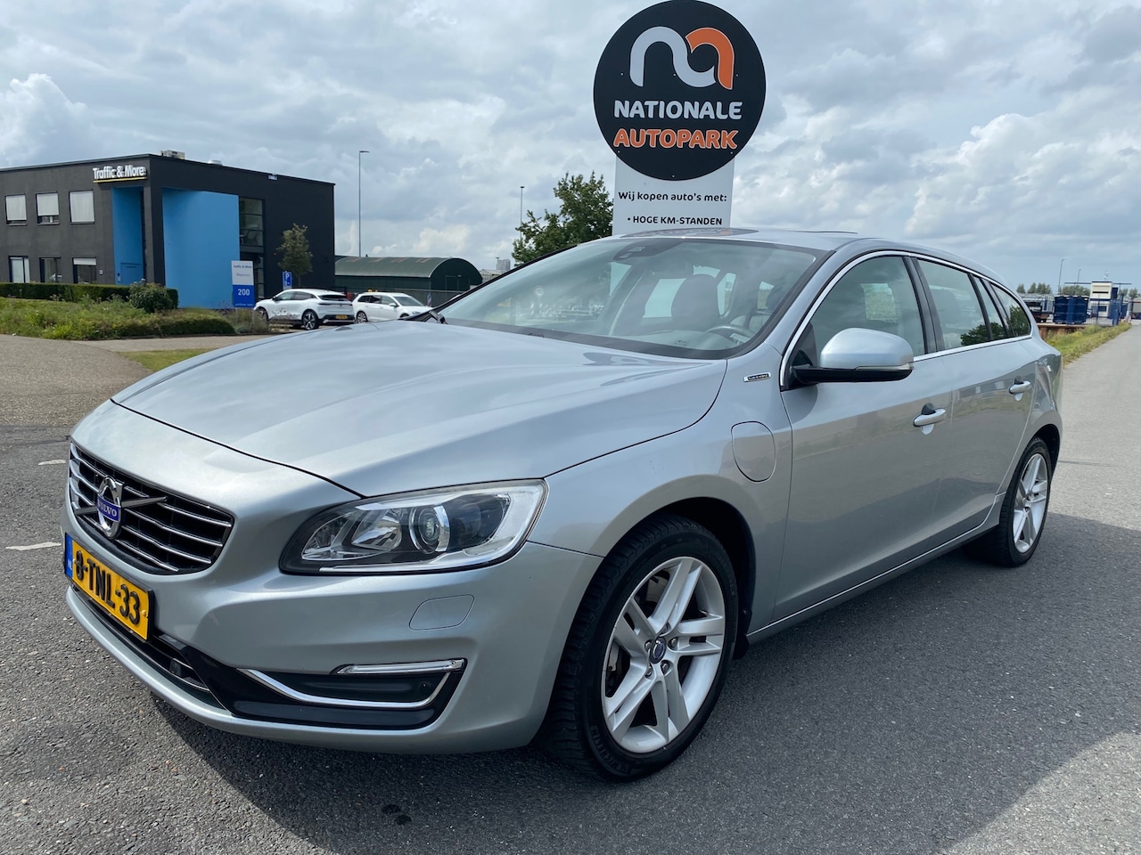 Volvo V60 - 2014 * 2.4 D6 AWD Plug-In Hybrid Summum * AUTOMAAT * LMV * LED * ELEC. RAMEN - AutoWereld.nl