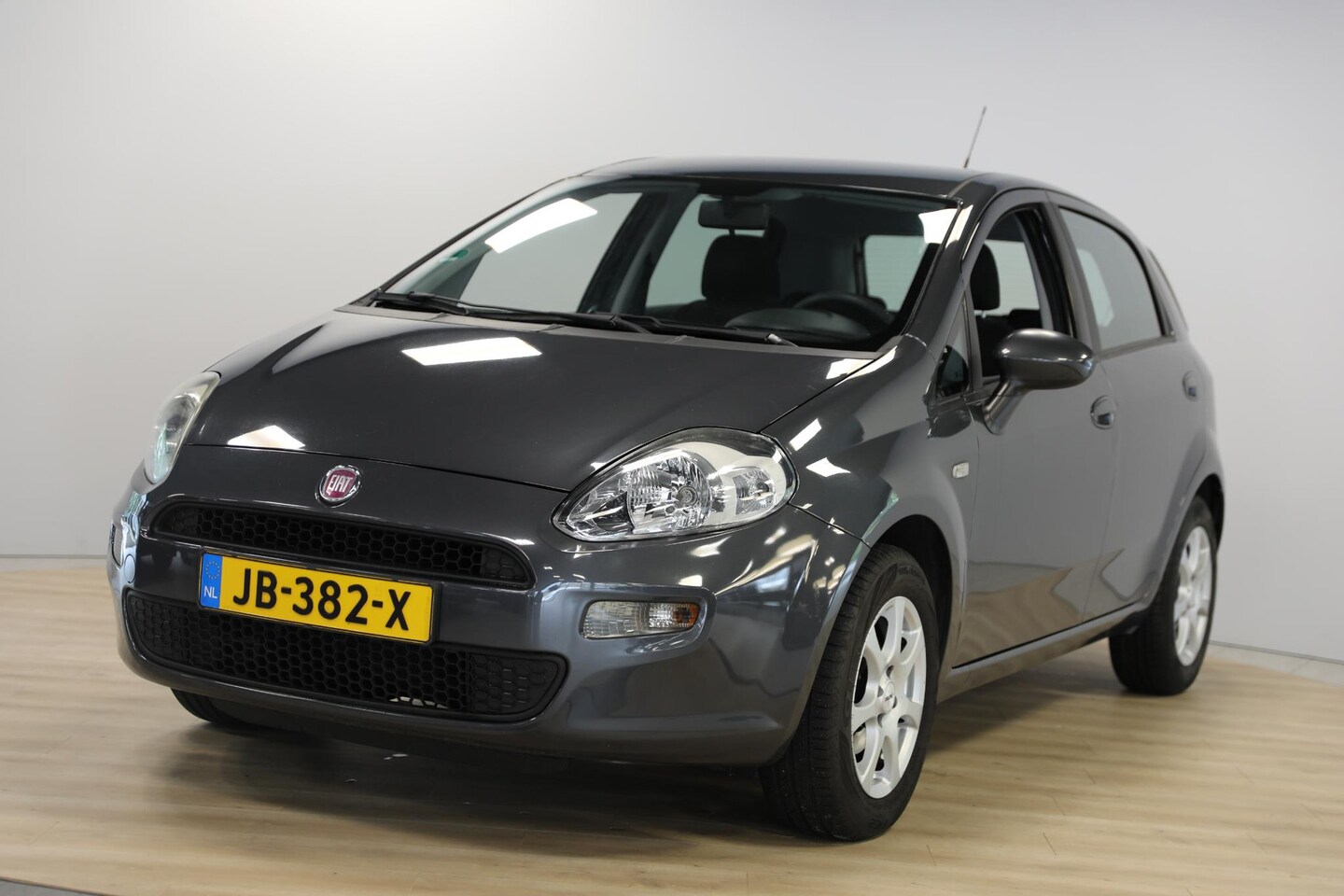 Fiat Punto Evo - 1.2 Street | Trekhaak | Airco - AutoWereld.nl
