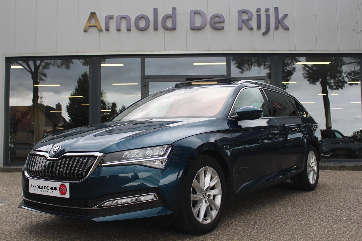 Skoda Superb Combi - 1.4 TSI iV Business Edition Plus 1.4 TSI iV Business Edition Plus - AutoWereld.nl