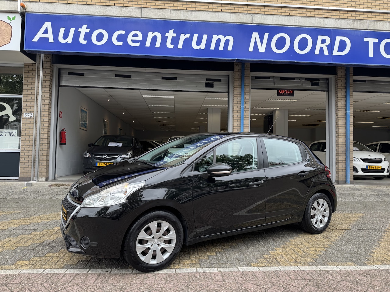 Peugeot 208 - 1.2 VTi Access 91064KM! NAP | Nieuwe distributieriem | Airco | Cruise Control | Goed onder - AutoWereld.nl