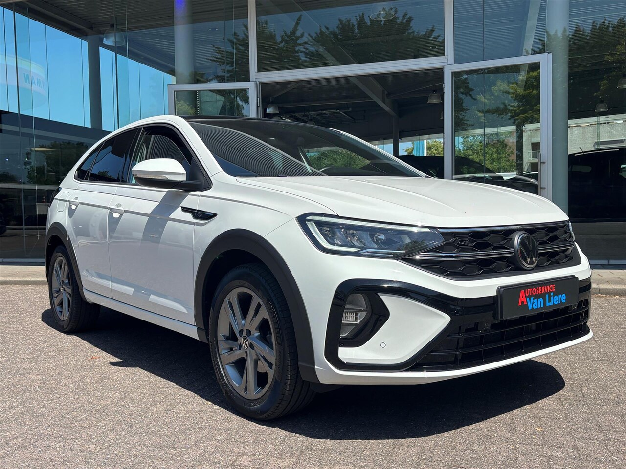 Volkswagen Taigo - 1.0 TSI 110pk R-Line| Pano dak|Trekhaak|LED| Navi via Carplay| Rijklaarprijs incl garantie - AutoWereld.nl
