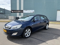 Opel Astra Sports Tourer - 1.4i Turbo Edition 6-Bak 120PK. Heerlijk rijdende en goed onderhouden auto van de derde ei