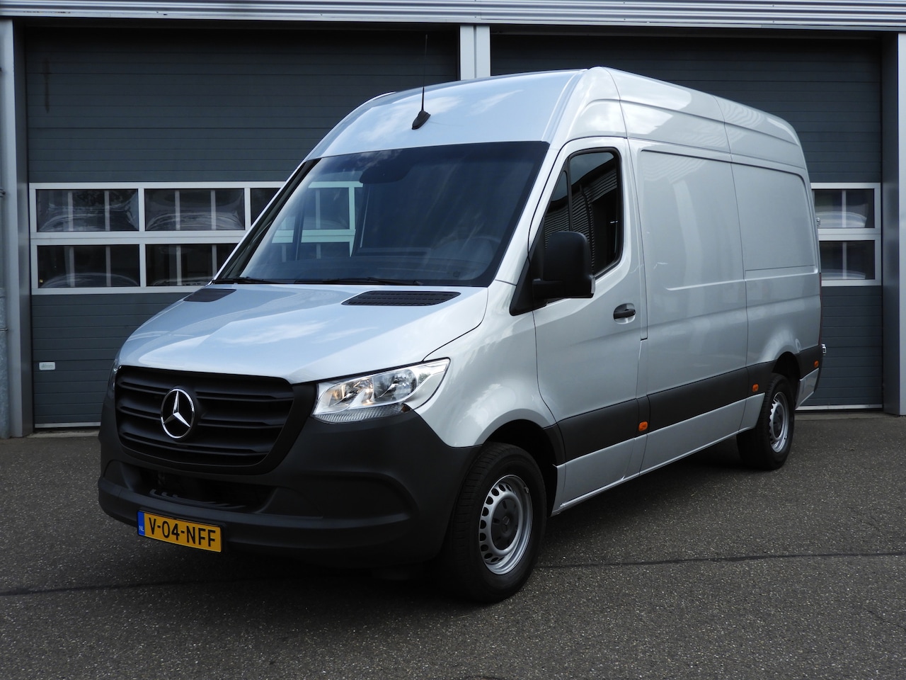 Mercedes-Benz Sprinter - 317 1.9 CDI L2H2 RWD AIRCO | MBUX | CAMERA | 3.5t TREKHAAK - AutoWereld.nl