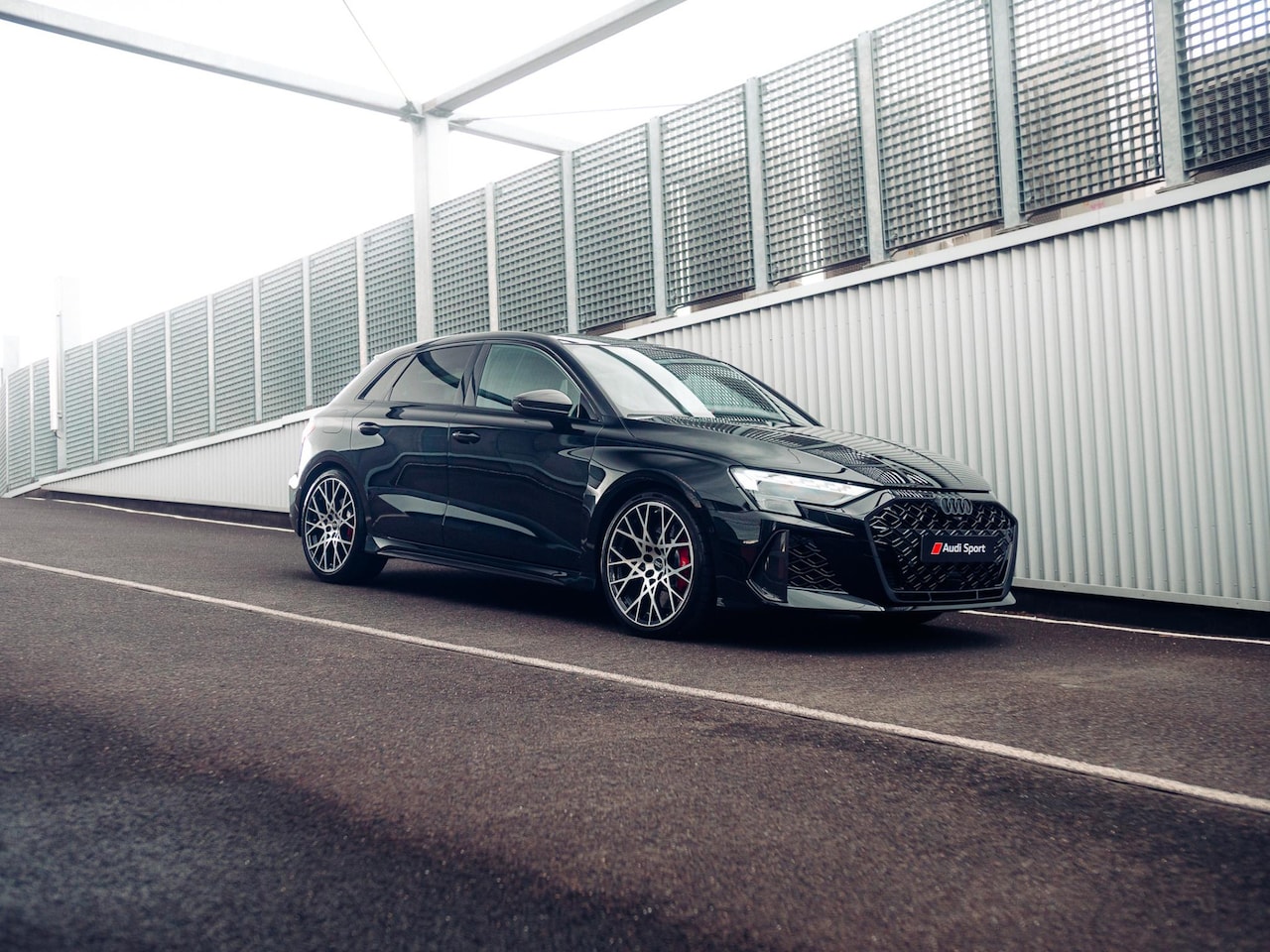 Audi A3 Sportback - 2.5 TFSI RS 3 quattro | Adaptief onderstel | Carbon | RS-Sportuitlaat | Pano | RS-Designpa - AutoWereld.nl