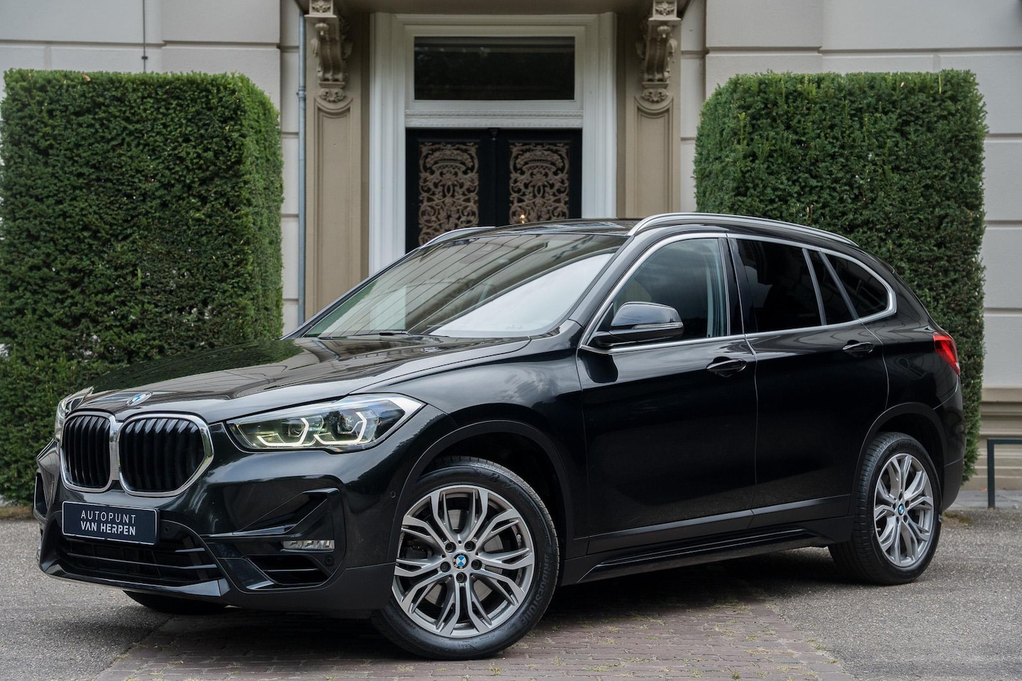 BMW X1 - xDrive25i High Executive SportLine | Camera | Head Up | Sportstoelen - AutoWereld.nl