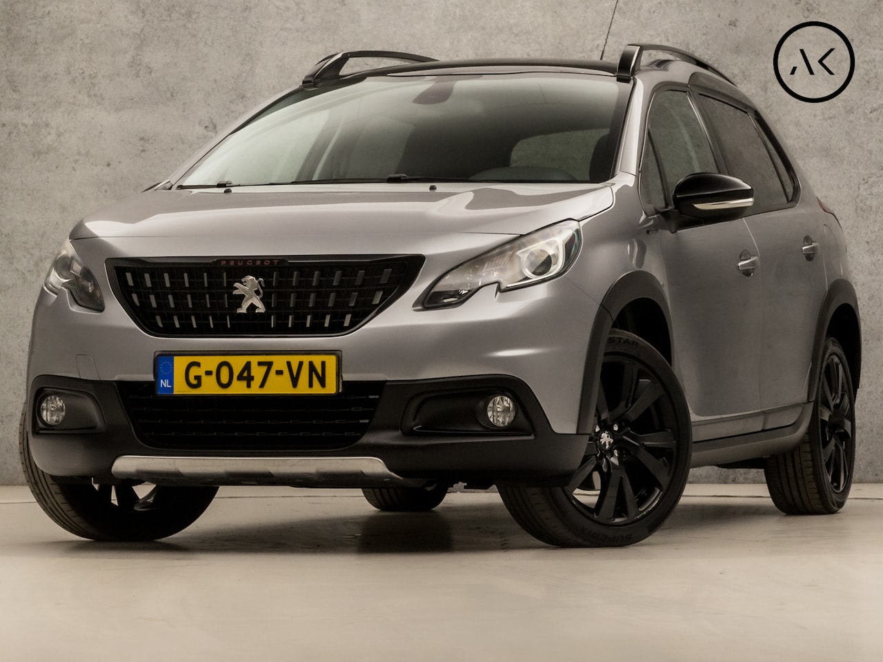 Peugeot 2008 - 1.2 PureTech GT Line Automaat (PANORAMADAK, APPLE CARPLAY, NAVIGATIE, GETINT GLAS, CAMERA, - AutoWereld.nl