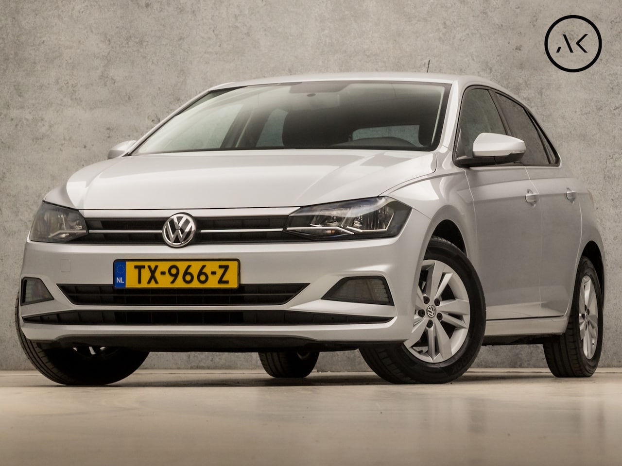 Volkswagen Polo - 1.0 TSI Sportline Automaat (APPLE CARPLAY, ADAPTIVE CRUISE, TREKHAAK, SPORTSTOELEN, LM VEL - AutoWereld.nl