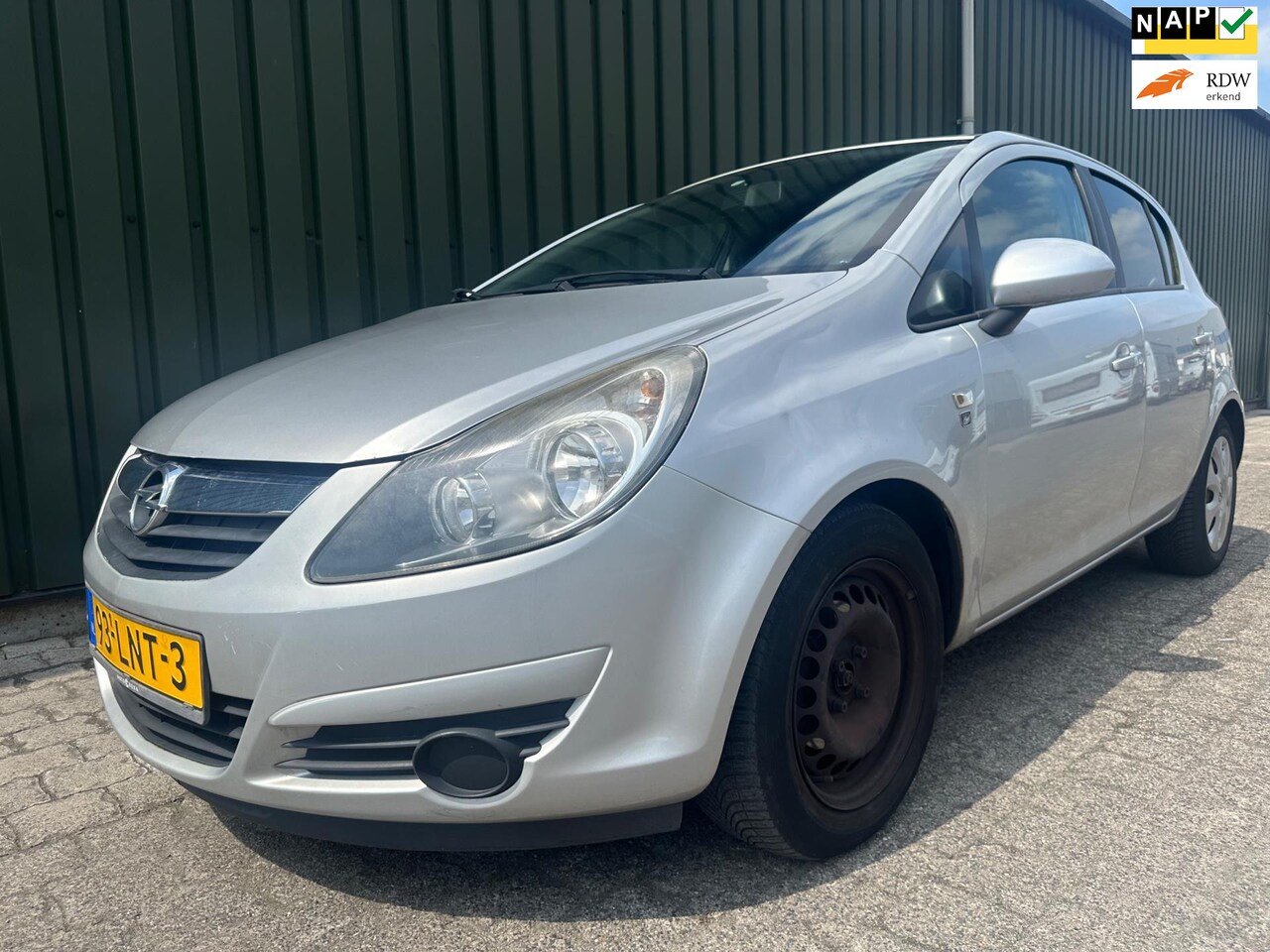 Opel Corsa - 1.2-16V '111' Edition 1.2-16V '111' Edition - AutoWereld.nl