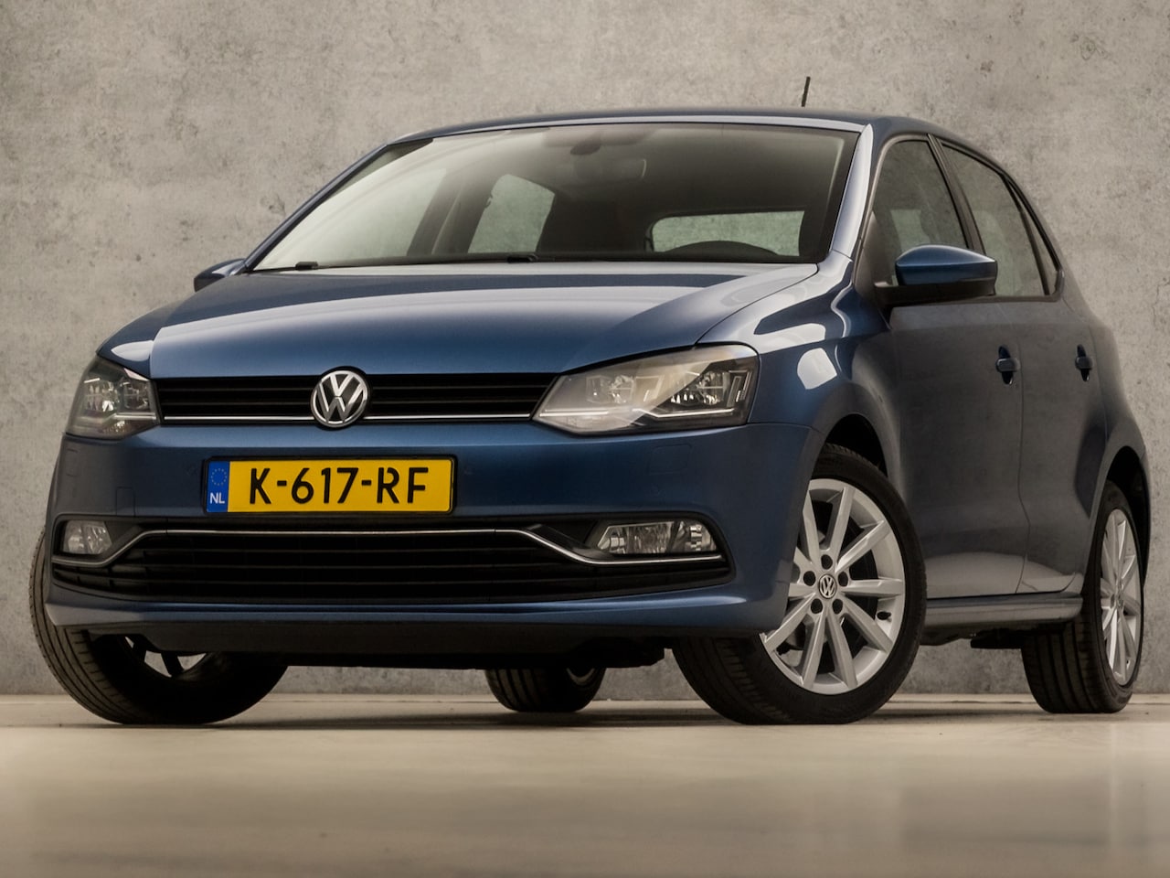 Volkswagen Polo - 1.2 TSI Sportline Automaat (5 DEURS, NAVIGATIE, LEDER/ALCANTARA, CLIMATE, STOELVERWARMING, - AutoWereld.nl