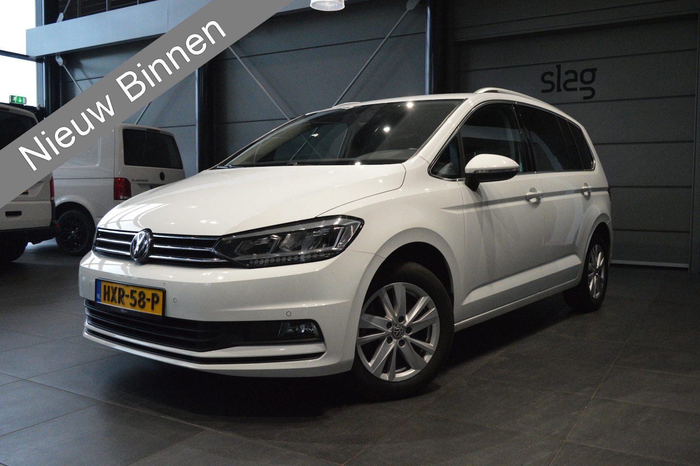 Volkswagen Touran - 1.5 TSI Highline navi clima cruise led pdc 150 pk !! - AutoWereld.nl