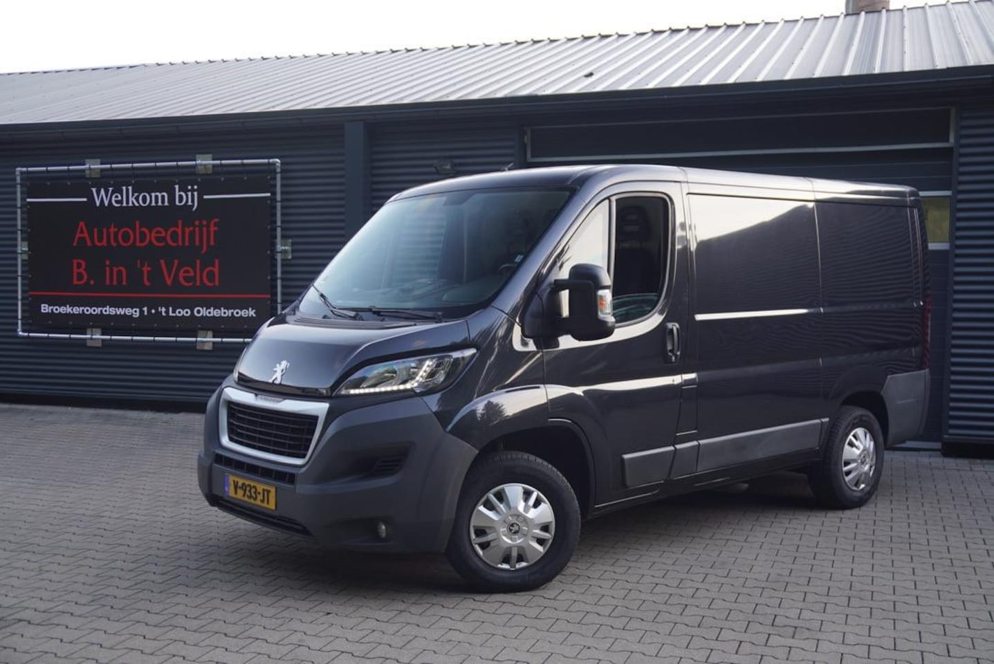 Peugeot Boxer - 330 2.0 BlueHDI L1H1 Premium Pack CAMERA NAVI ORIG NL - AutoWereld.nl