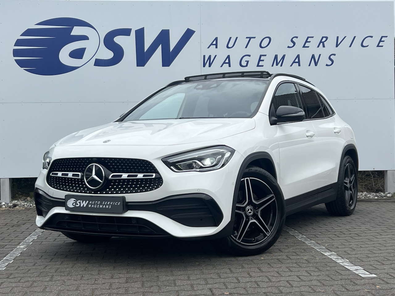Mercedes-Benz GLA-Klasse - 200 AMG Line | Trekhaak | Pano | Burmester | Night Pakket - AutoWereld.nl