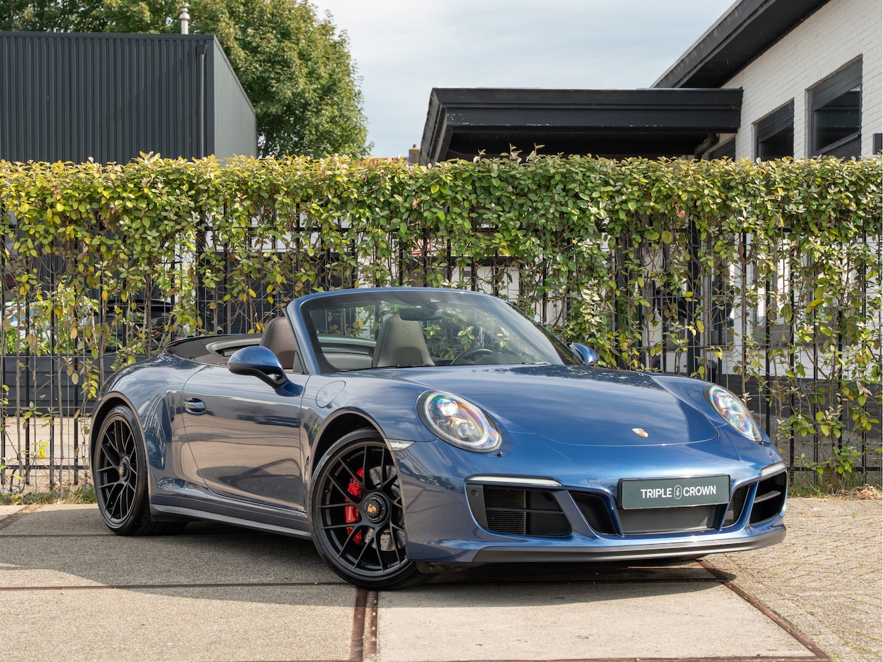 Porsche 911 Cabrio - 3.0 Carrera 4 GTS | Blue Metallic Wrap | Bose | Adaptieve Sport-Stoelen - AutoWereld.nl
